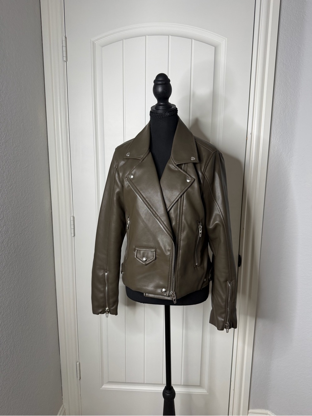 NEW, BLANK NYC OILVE Green Faux Leather Moto Jacket - Women